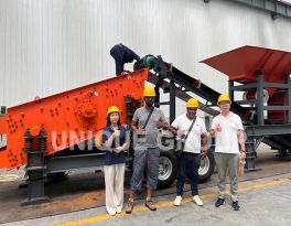 Mauritius customers came to our factory to visit the factory - 100 tons fixed crushing line